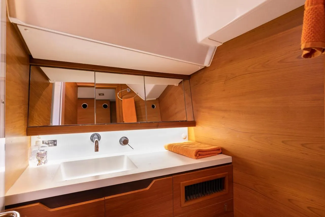 Úszó hotel Voilier Luxe Face Au Palais Hotel Cannes Franciaország