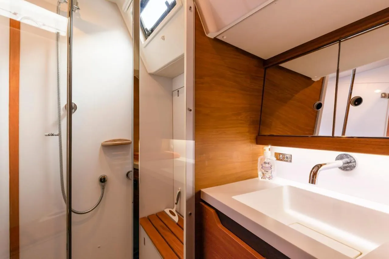 Voilier Luxe Face Au Palais Hotel Cannes Úszó hotel