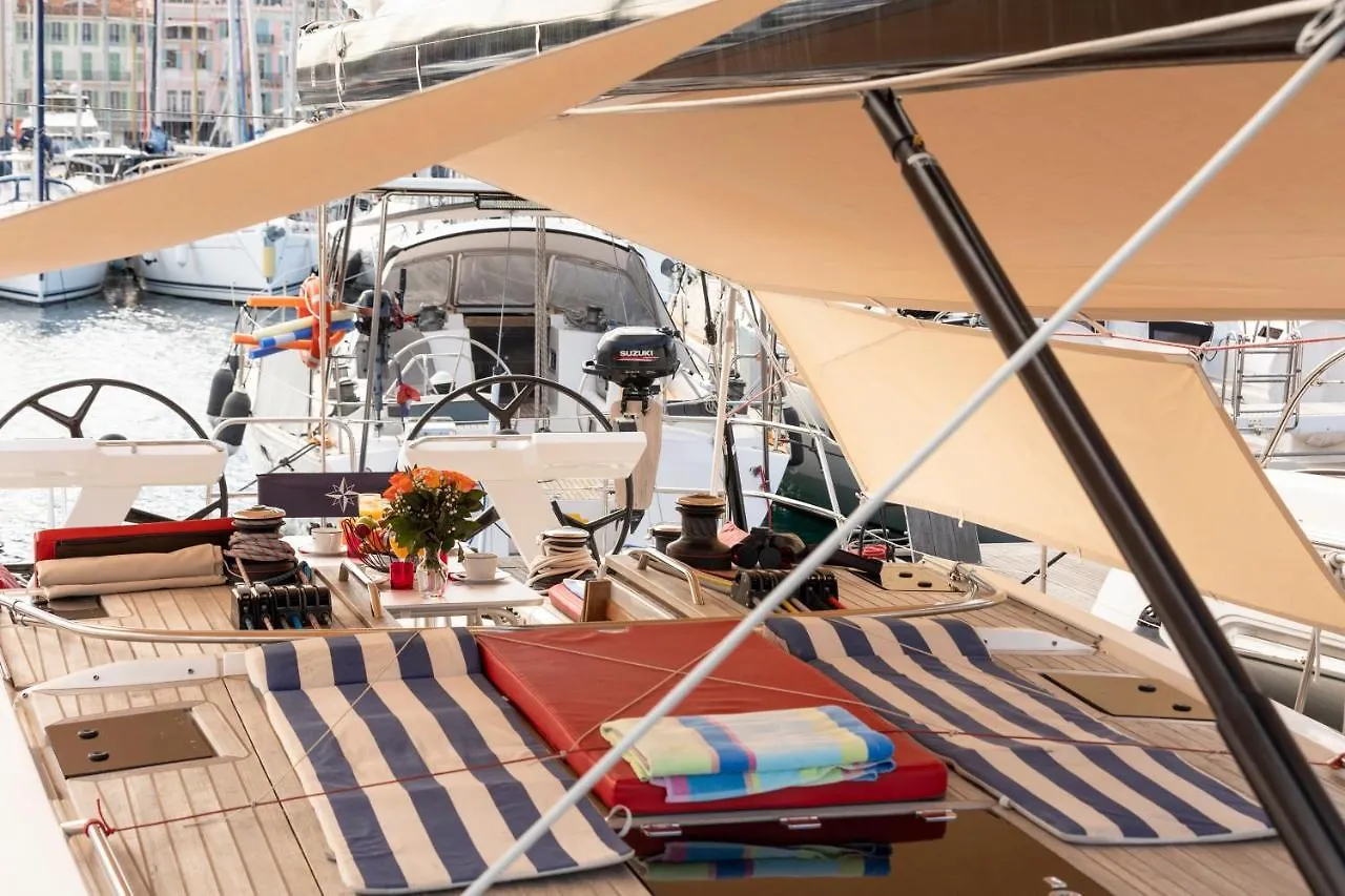 Úszó hotel Voilier Luxe Face Au Palais Hotel Cannes