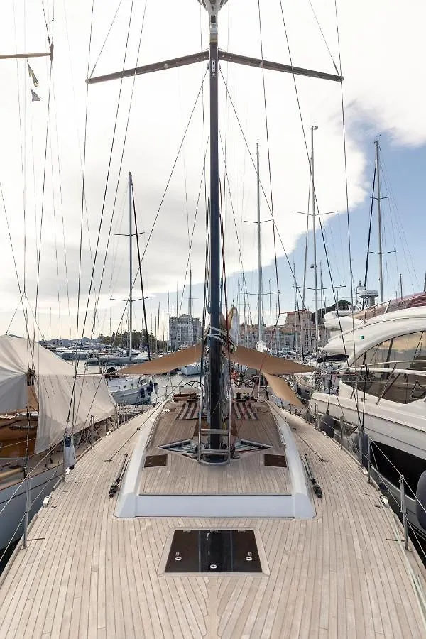 Botel Voilier Luxe Face Au Palais Hotel Cannes